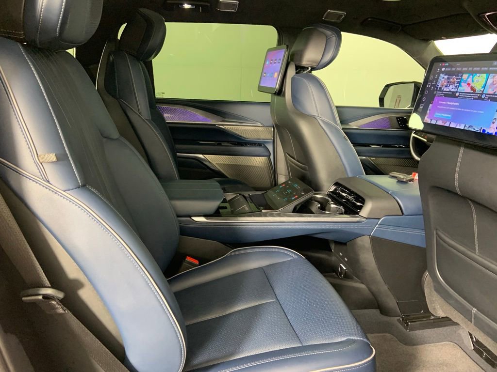 Used 2025 Cadillac Escalade IQ Luxury 2 image 18