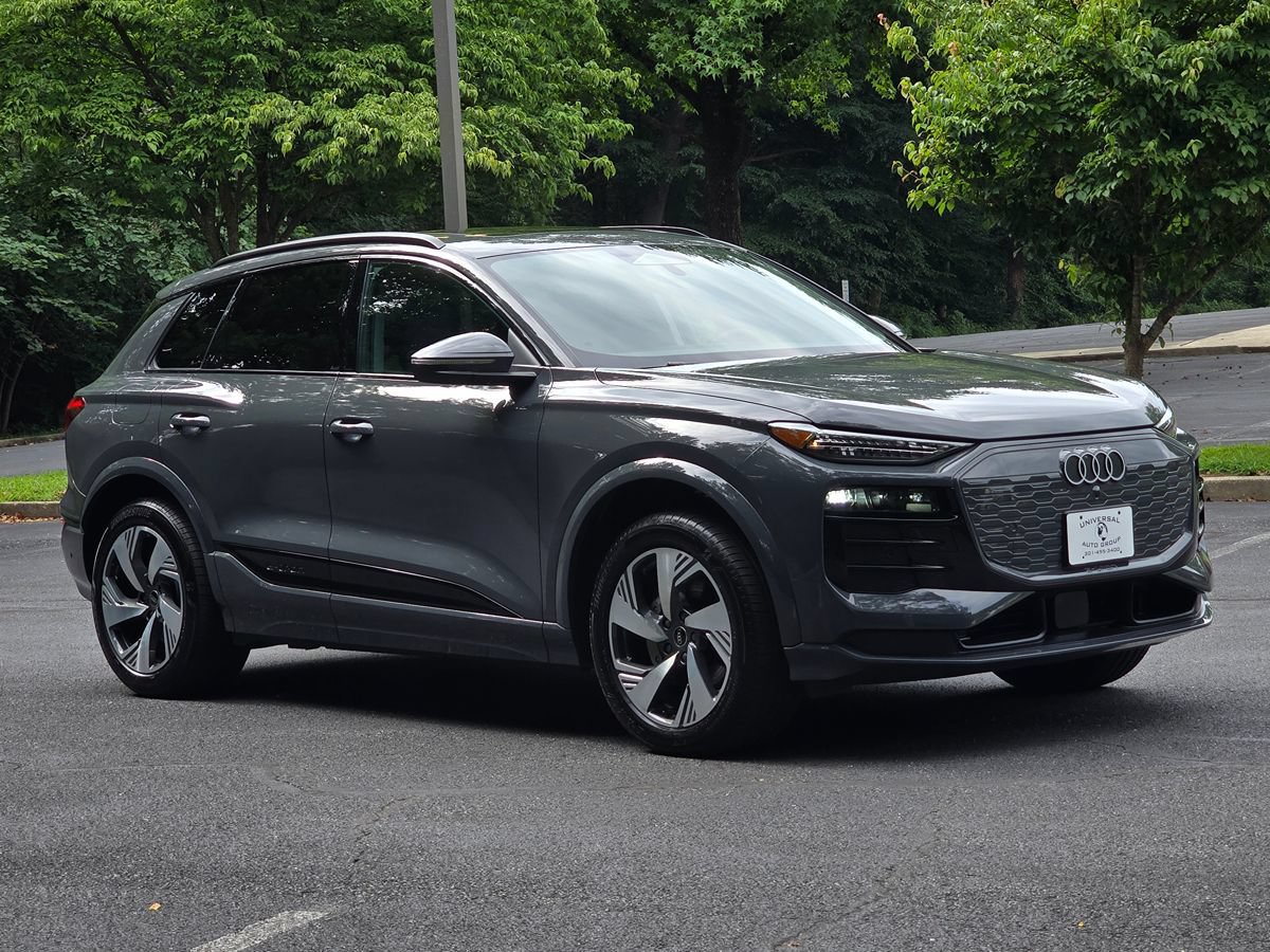 Used 2025 Audi Q6 e-tron Premium Plus w/ Premium Plus AWD/4WD image 8