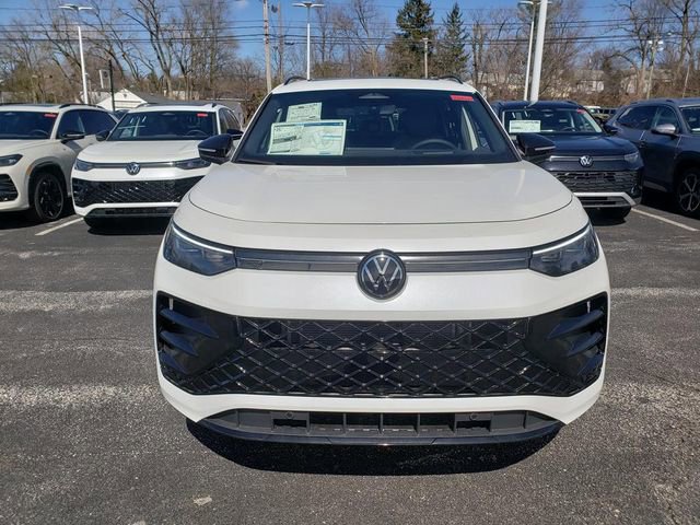 New 2026 Volkswagen Tiguan SE R-Line image 2