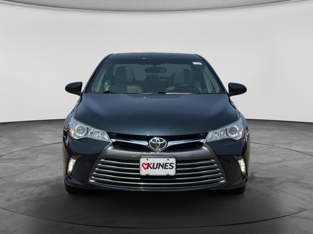 Used 2015 Toyota Camry XLE w/ Moonroof Package FWD image 2