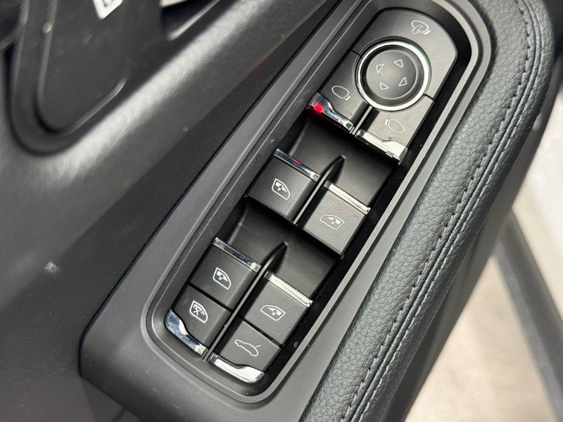 New 2026 Porsche Macan AWD/4WD image 25