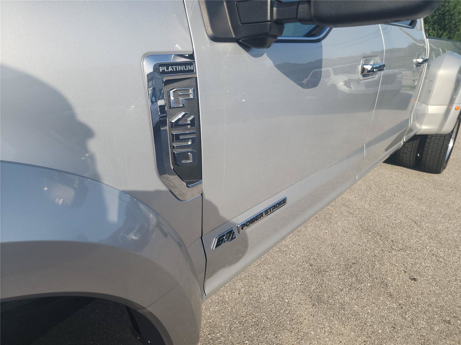 Certified 2019 Ford F450 Platinum w/ Platinum Ultimate Package AWD/4WD image 11