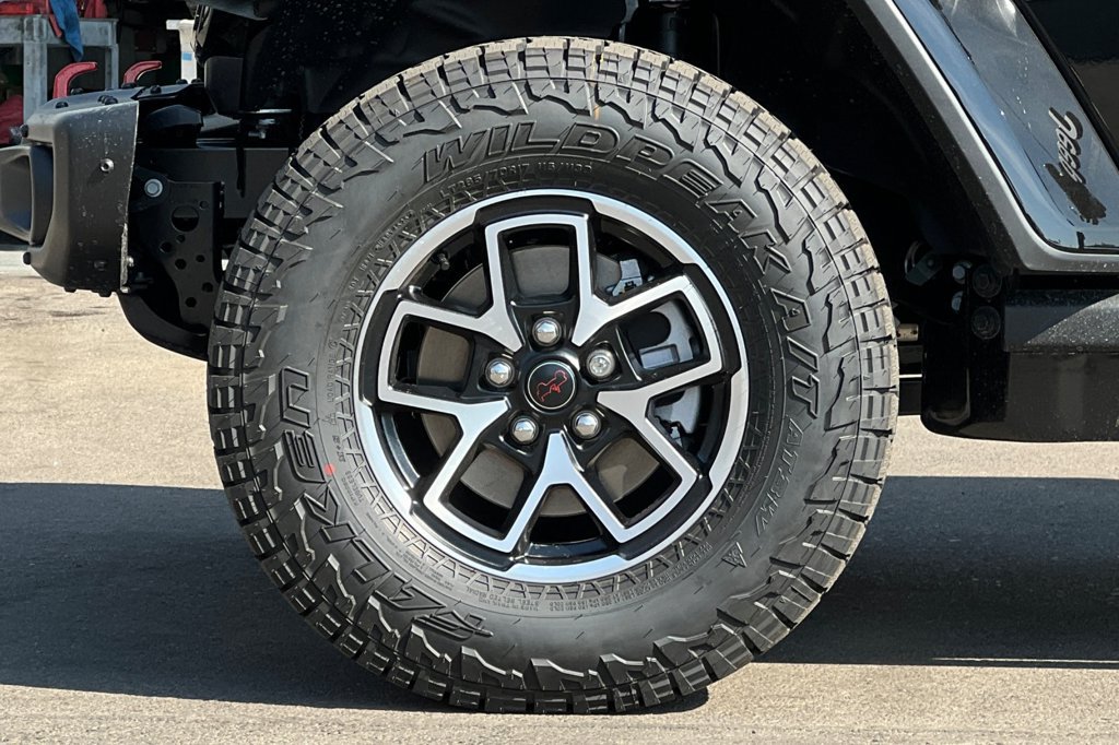 New 2026 Jeep Gladiator Rubicon w/ Steel Bumper Group AWD/4WD image 24