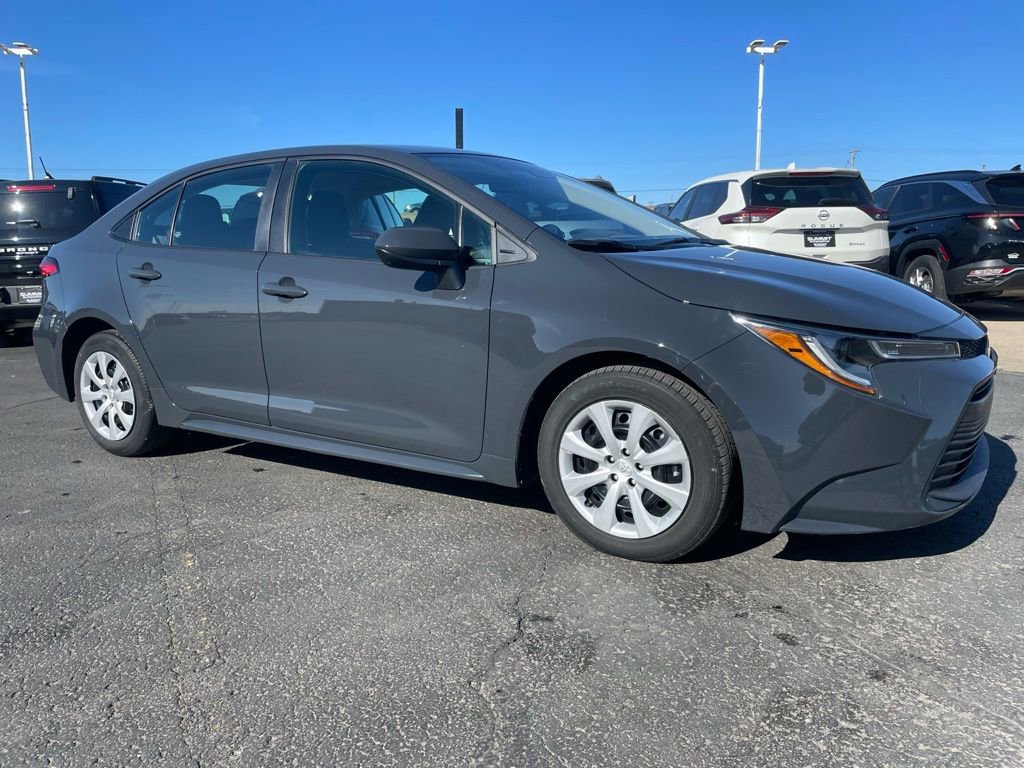 Used 2024 Toyota Corolla LE FWD image 2