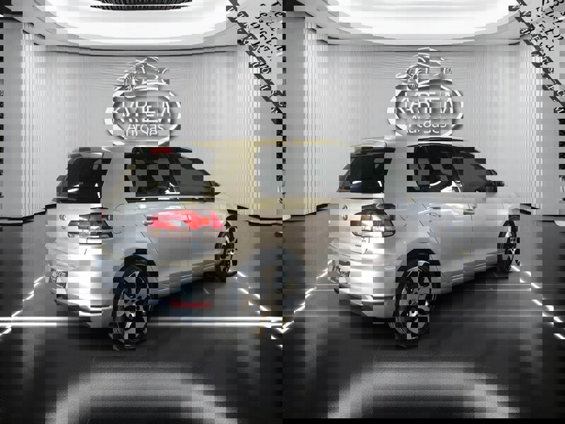 Used 2011 Volkswagen Golf 4-Door image 5