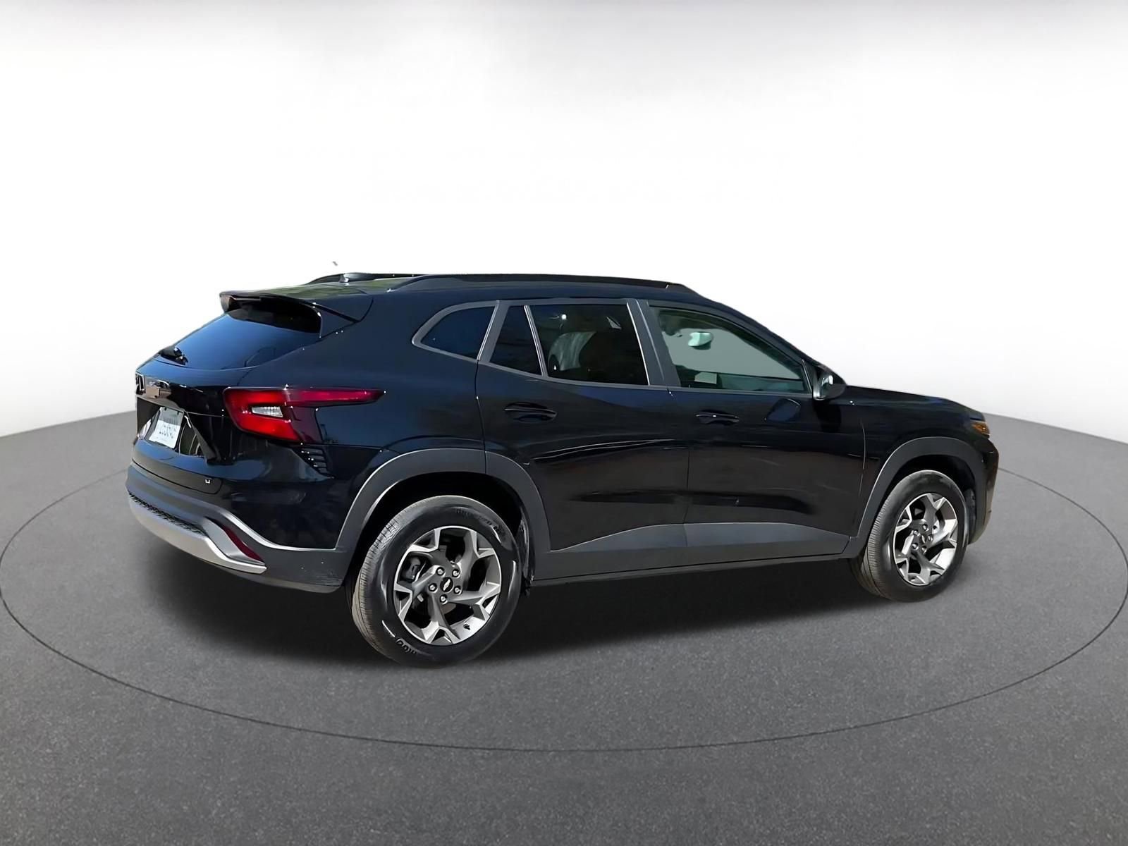 Used 2025 Chevrolet Trax LT w/ LT Convenience Package image 14