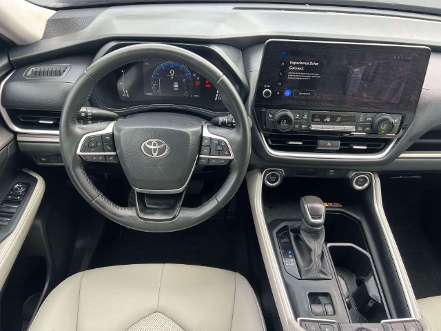 Used 2024 Toyota Grand Highlander AWD image 17