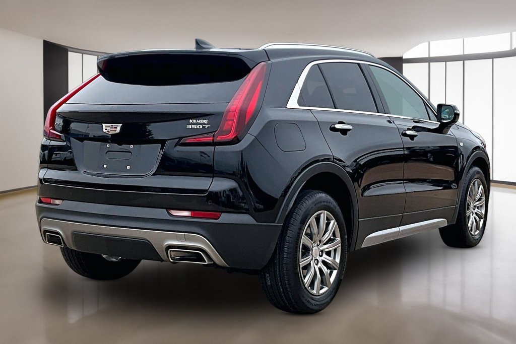 Used 2023 Cadillac XT4 Premium Luxury w/ Enhanced Visibility Package FWD image 2