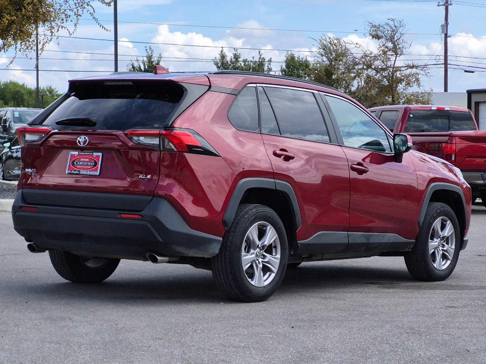 Used 2025 Toyota RAV4 XLE FWD image 5