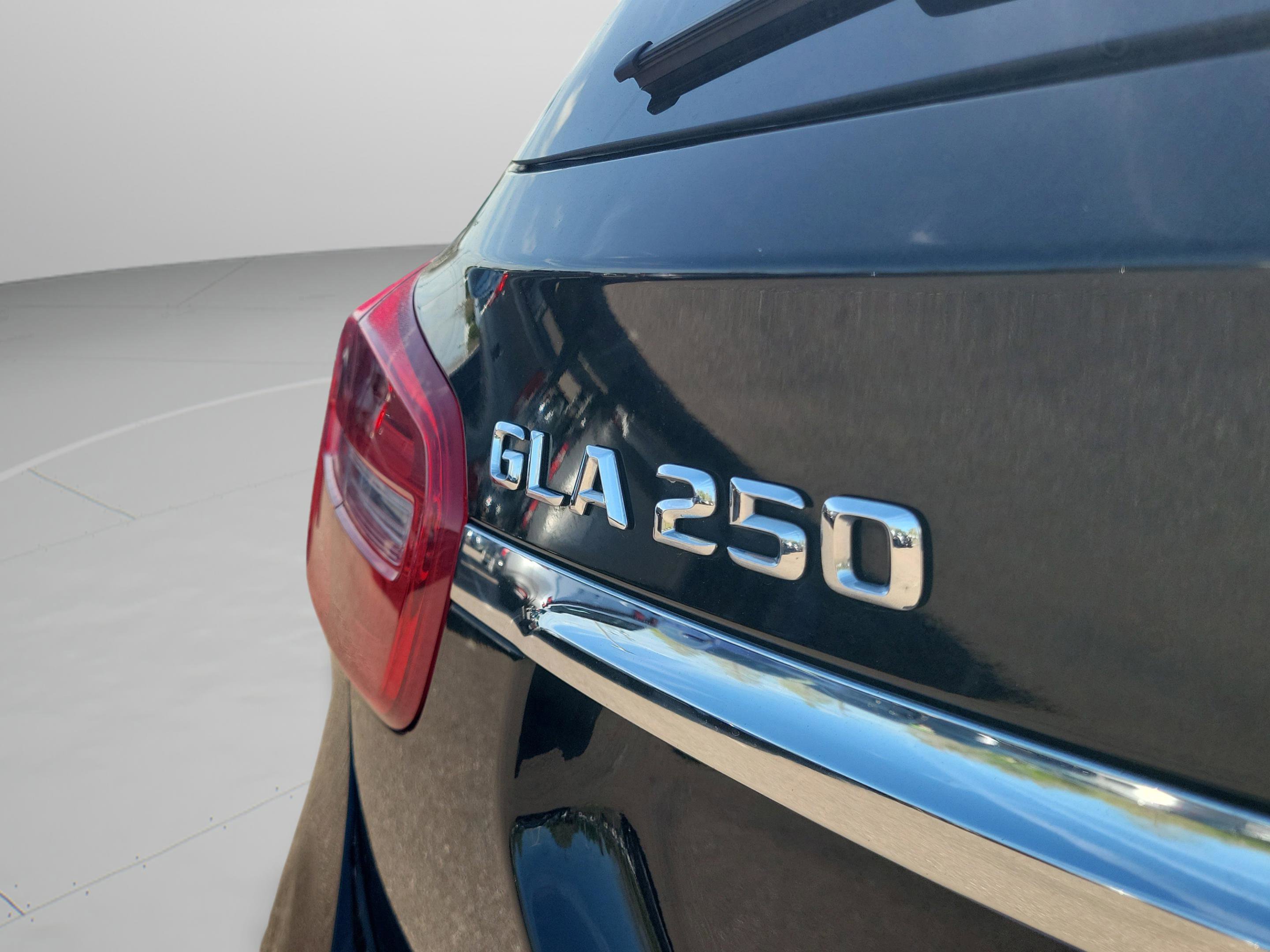 Used 2015 Mercedes-Benz GLA 250 4MATIC image 8