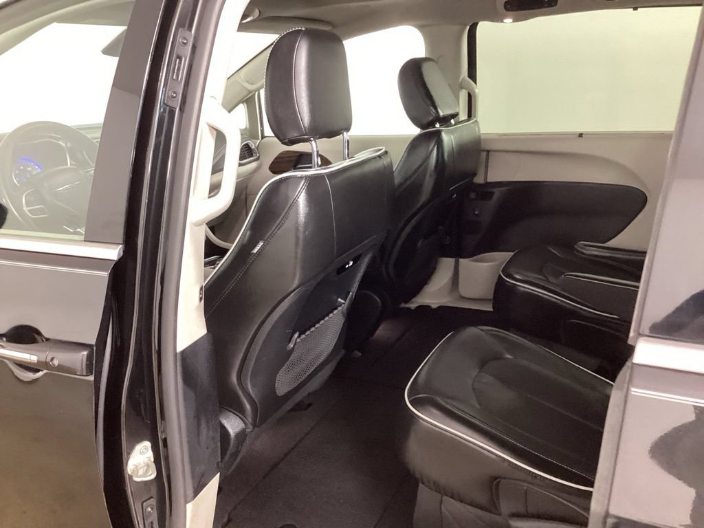 Used 2022 Chrysler Pacifica Limited FWD image 28
