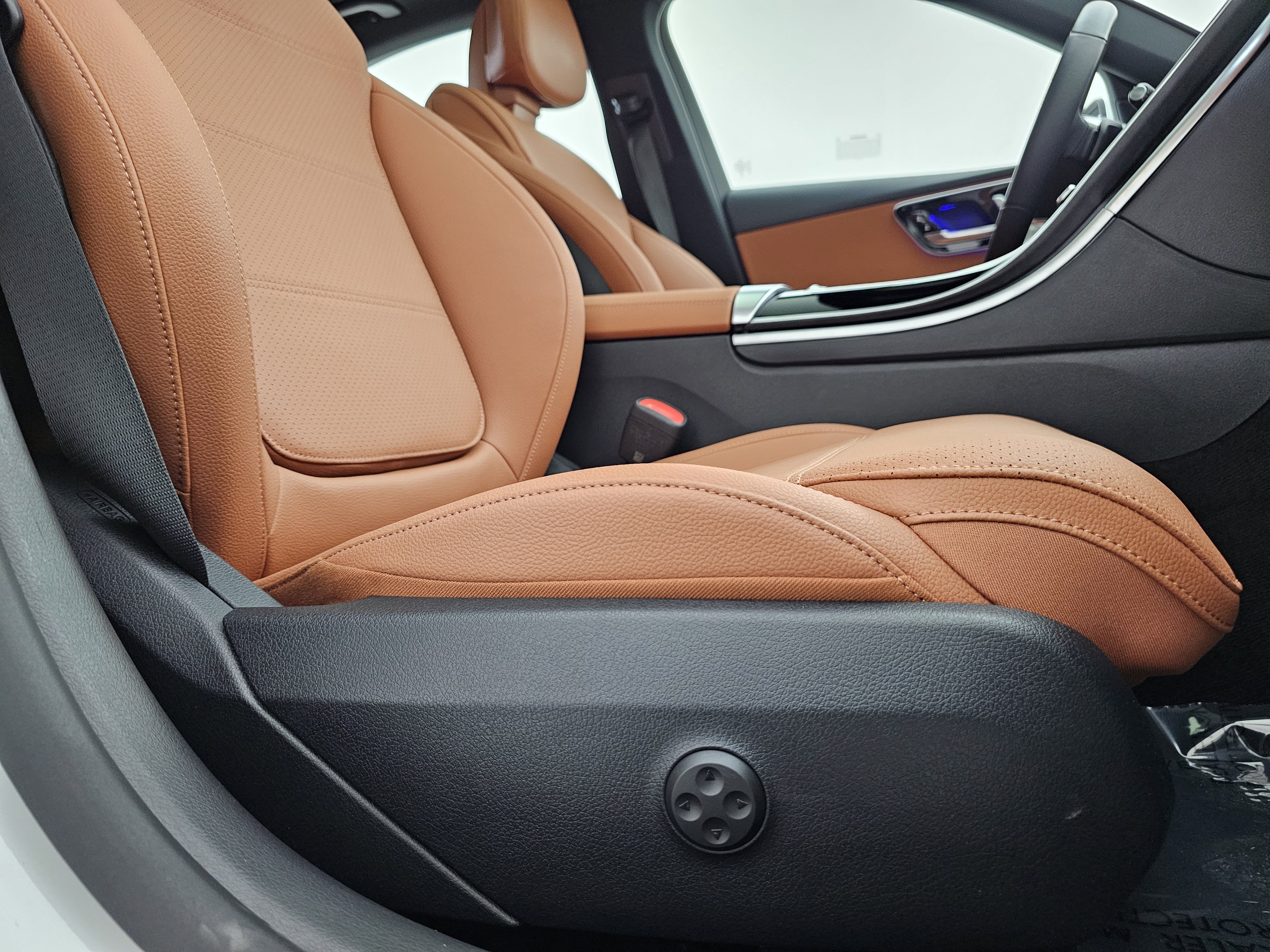 Certified 2025 Mercedes-Benz C 300 4MATIC Sedan image 17
