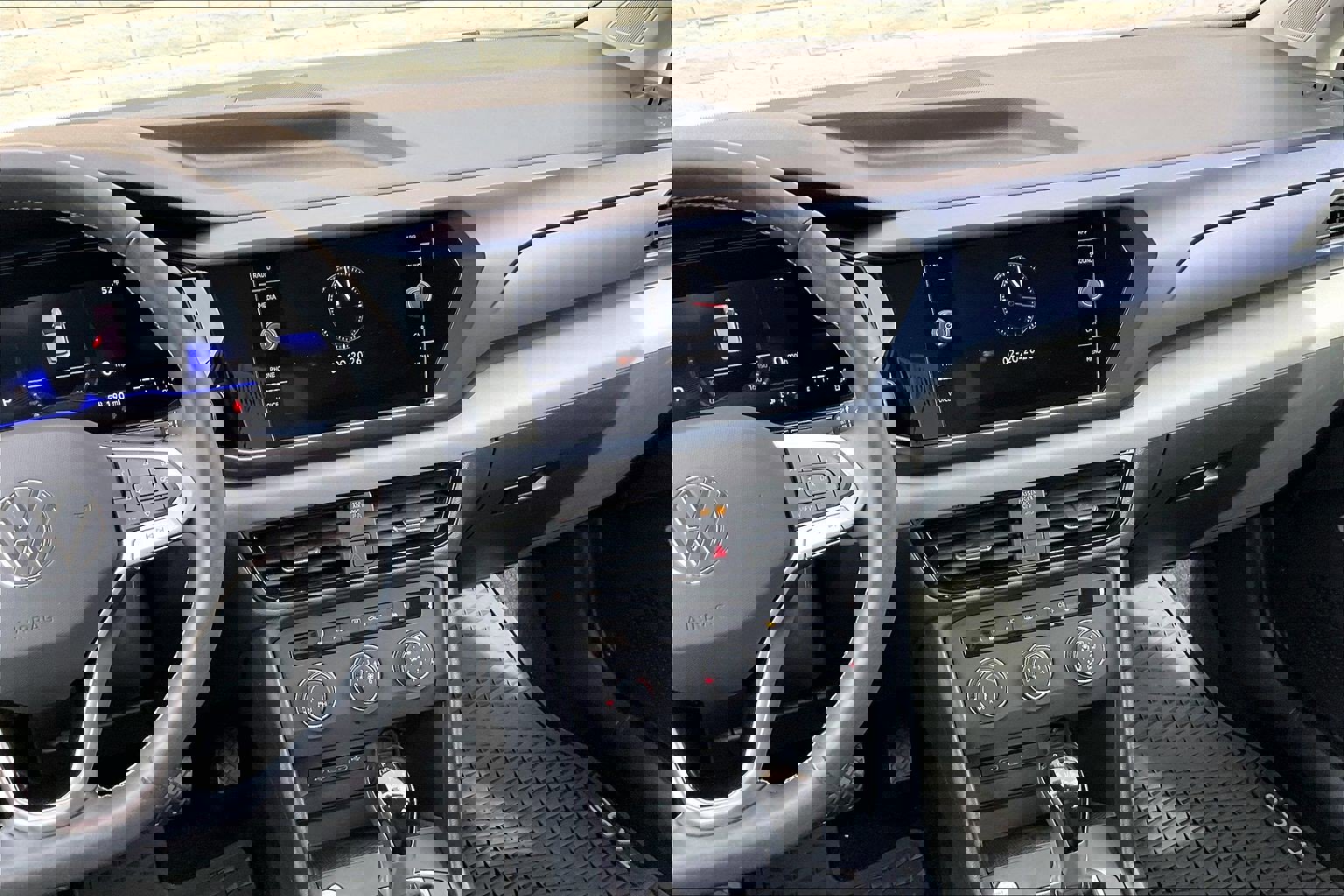 Certified 2022 Volkswagen Taos SE image 5