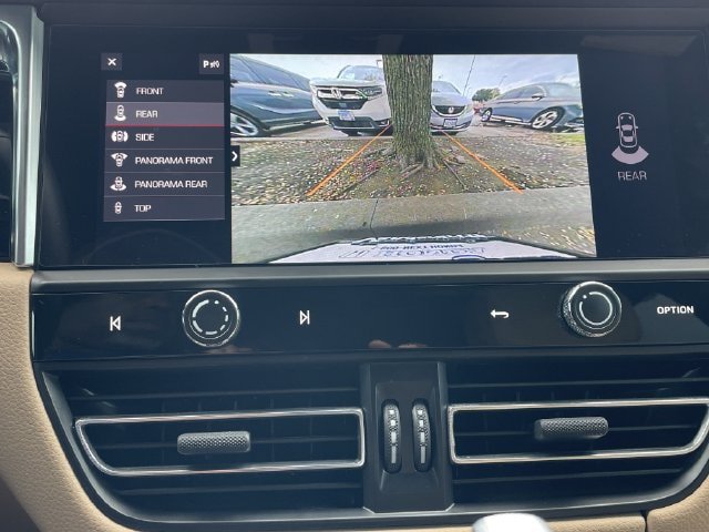 Used 2024 Porsche Macan AWD/4WD image 18