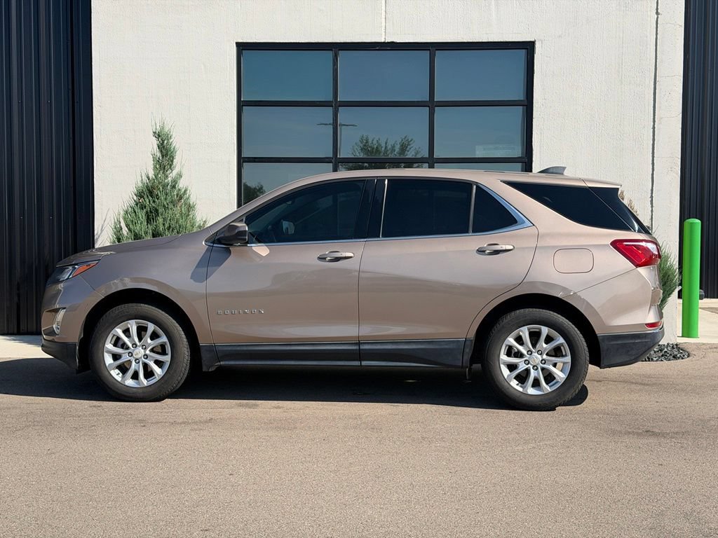 Used 2018 Chevrolet Equinox LT FWD image 2