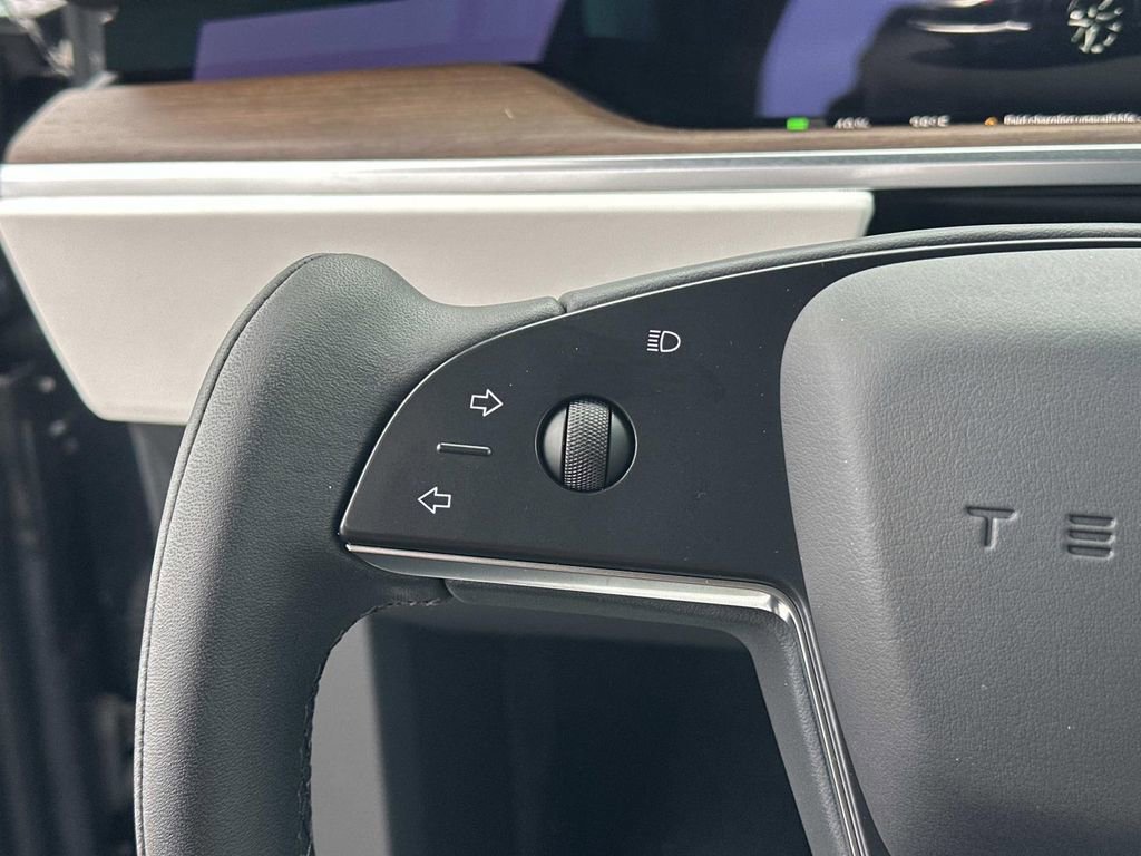 Used 2023 Tesla Model X image 18