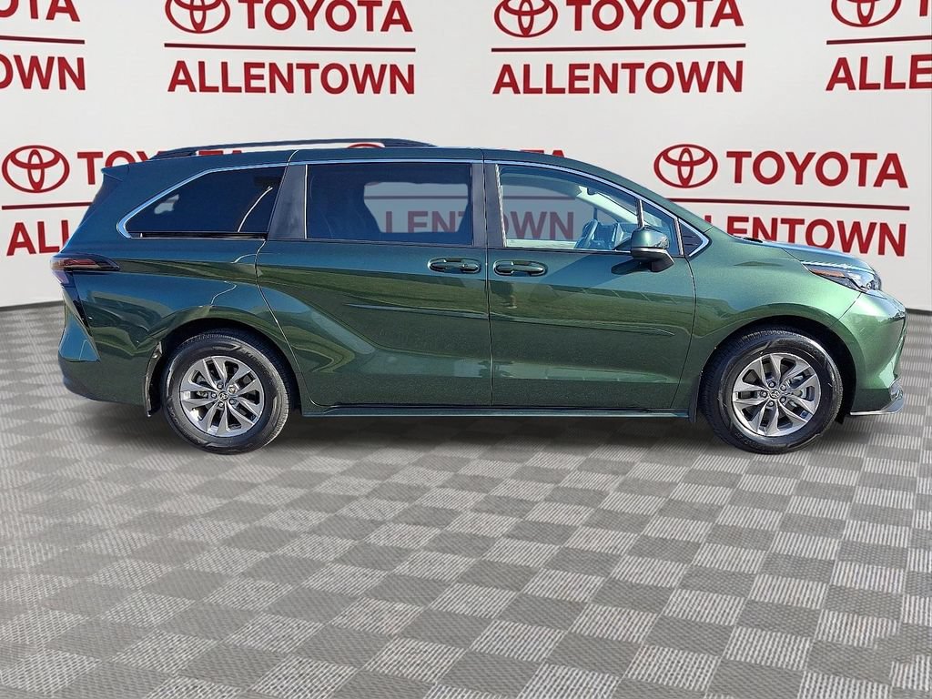 Used 2024 Toyota Sienna LE FWD image 10