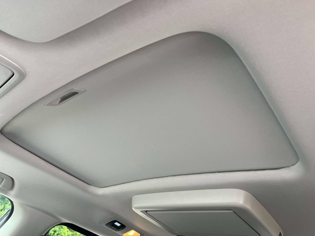 Used 2025 Honda Odyssey Elite image 17
