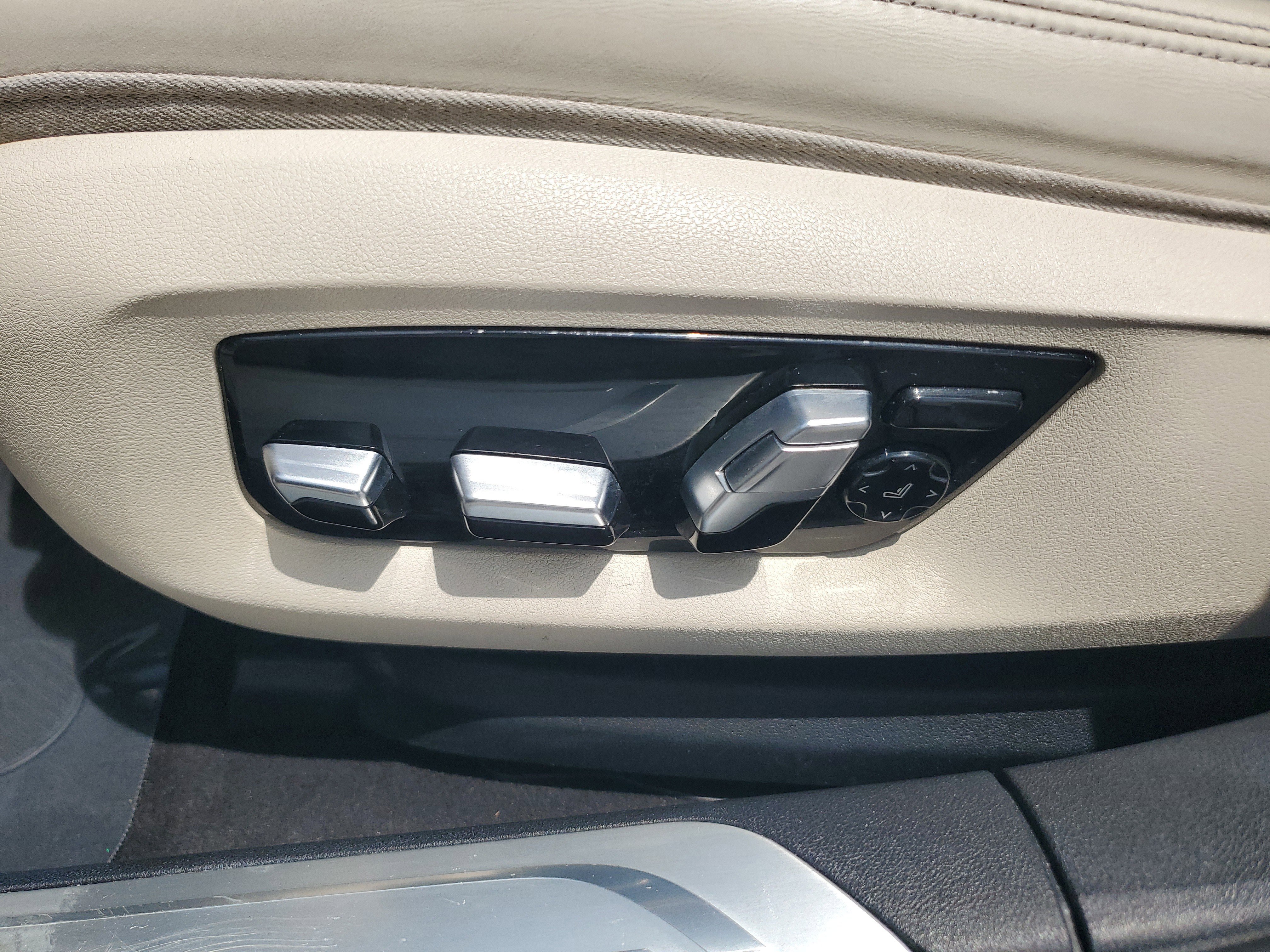 Used 2022 BMW 740i w/ Premium Package RWD image 13