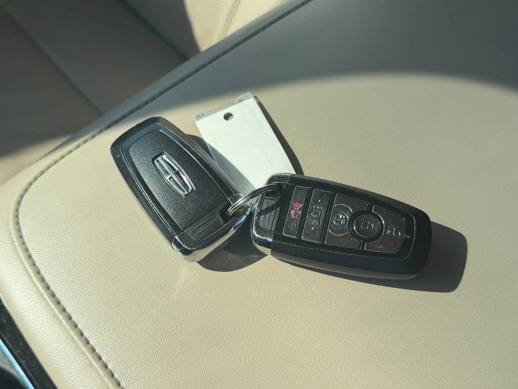 Used 2020 Lincoln Aviator Reserve w/ Equipment Group 201A RWD image 6