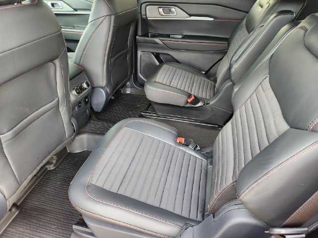 Used 2025 Ford Explorer ST-Line w/ Premium Package RWD image 31