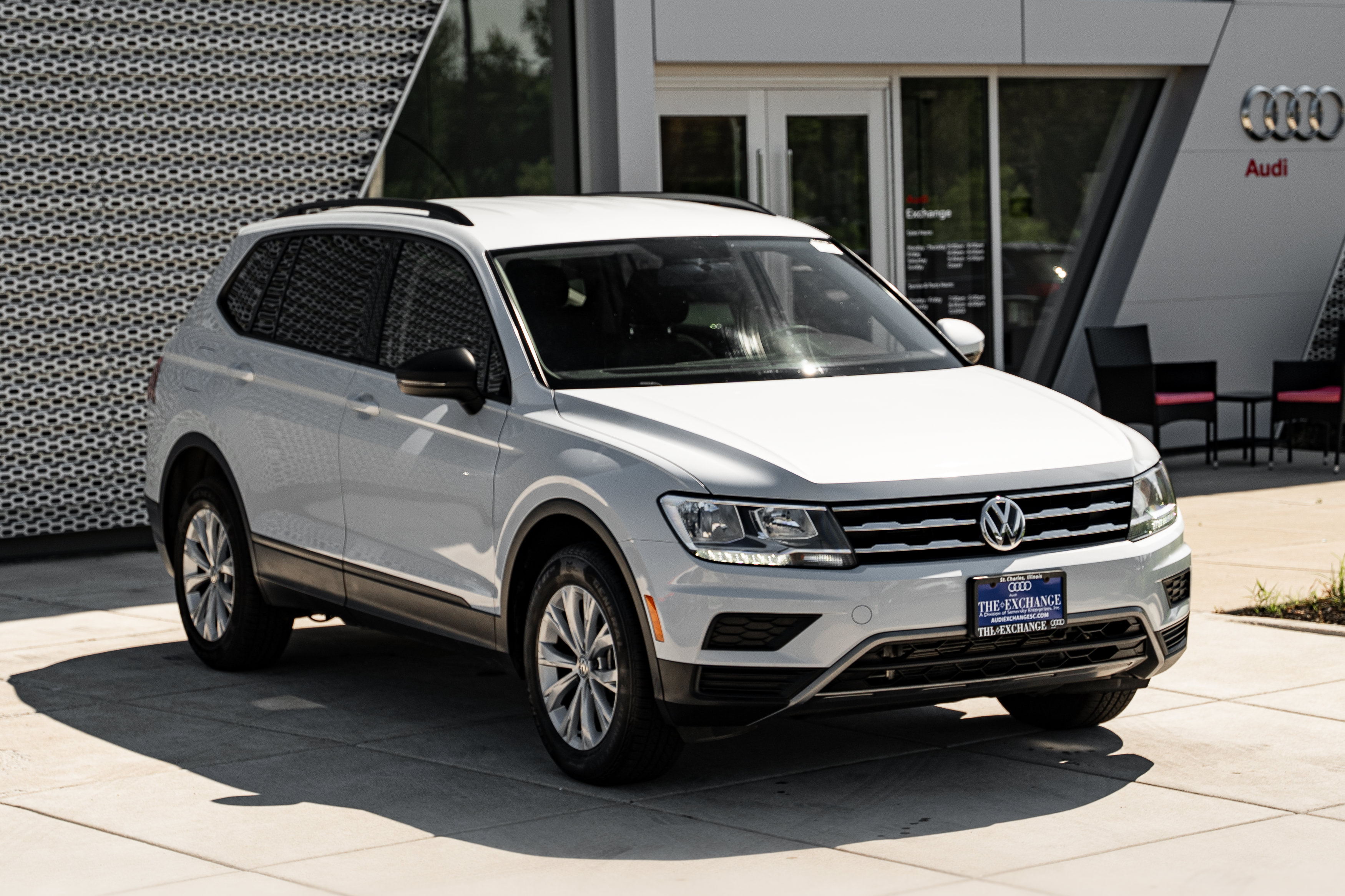 Used 2018 Volkswagen Tiguan S AWD/4WD image 2