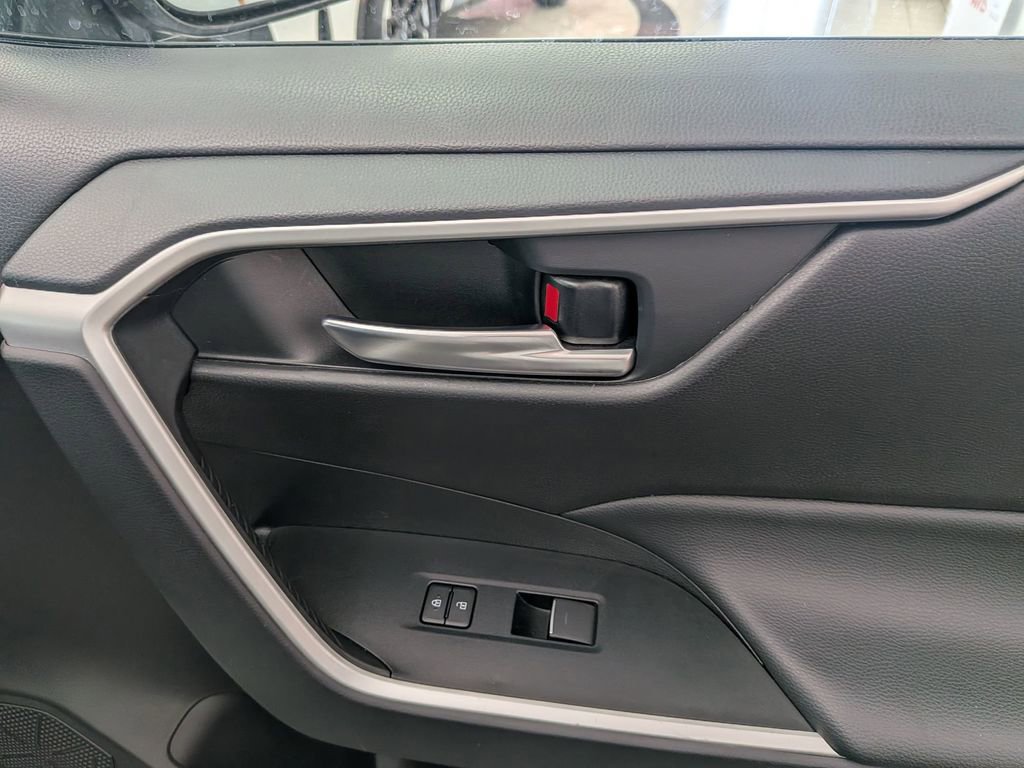 Used 2025 Toyota RAV4 XLE image 21