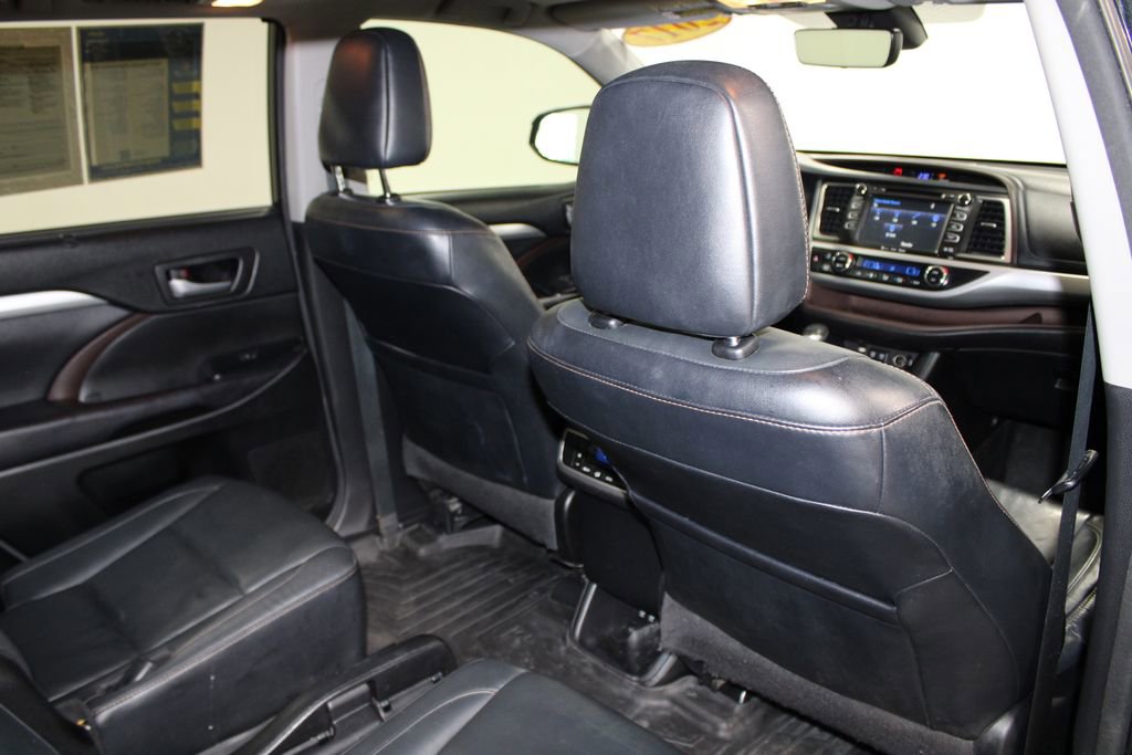 Used 2017 Toyota Highlander XLE image 32