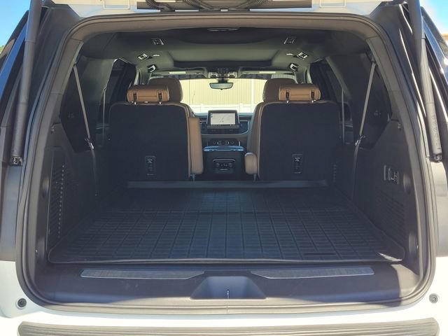 Used 2021 Chevrolet Suburban Premier w/ Premium Package image 8