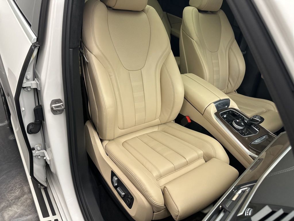 Used 2020 BMW X7 xDrive40i w/ Premium Package image 9