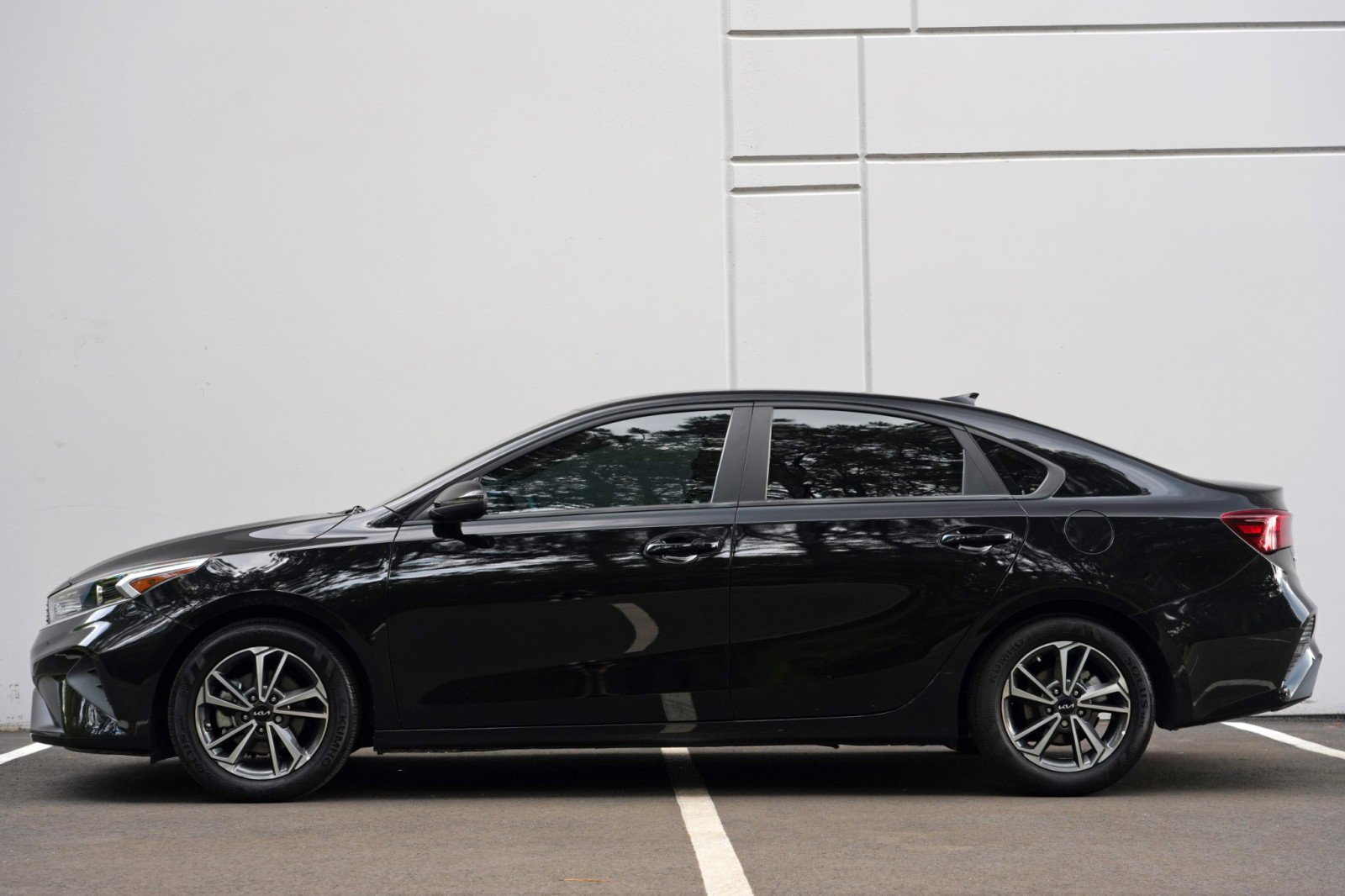 Used 2023 Kia Forte LXS w/ LXS Technology Package FWD image 8