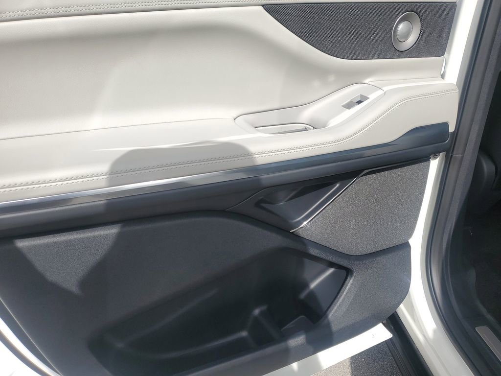 New 2025 Lincoln Navigator L Reserve image 8
