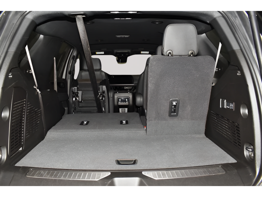 Used 2025 Chevrolet Tahoe High Country AWD/4WD image 32