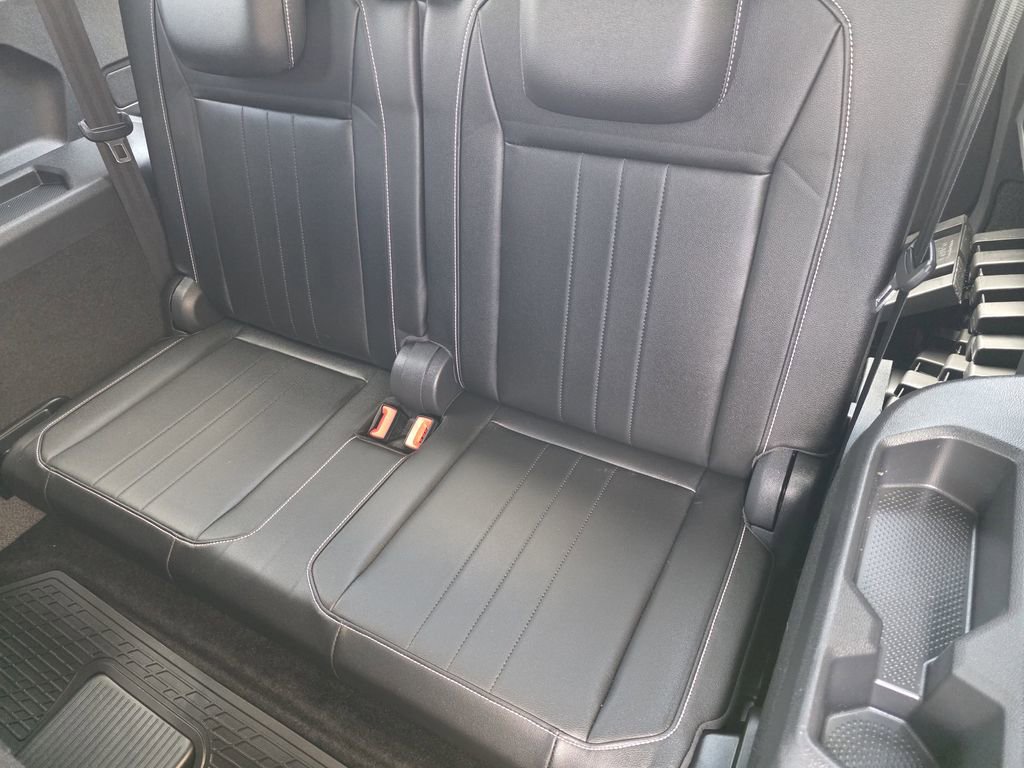 Used 2024 Volkswagen Tiguan SE R-Line FWD image 22