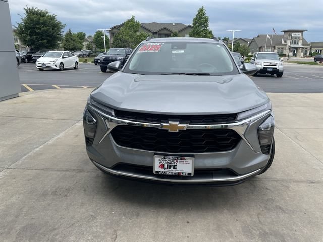 Used 2025 Chevrolet Trax LT w/ LT Convenience Package FWD image 11