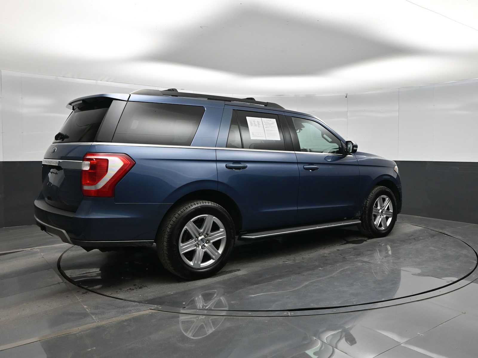 Used 2020 Ford Expedition XLT w/ Equipment Group 202A AWD/4WD image 7