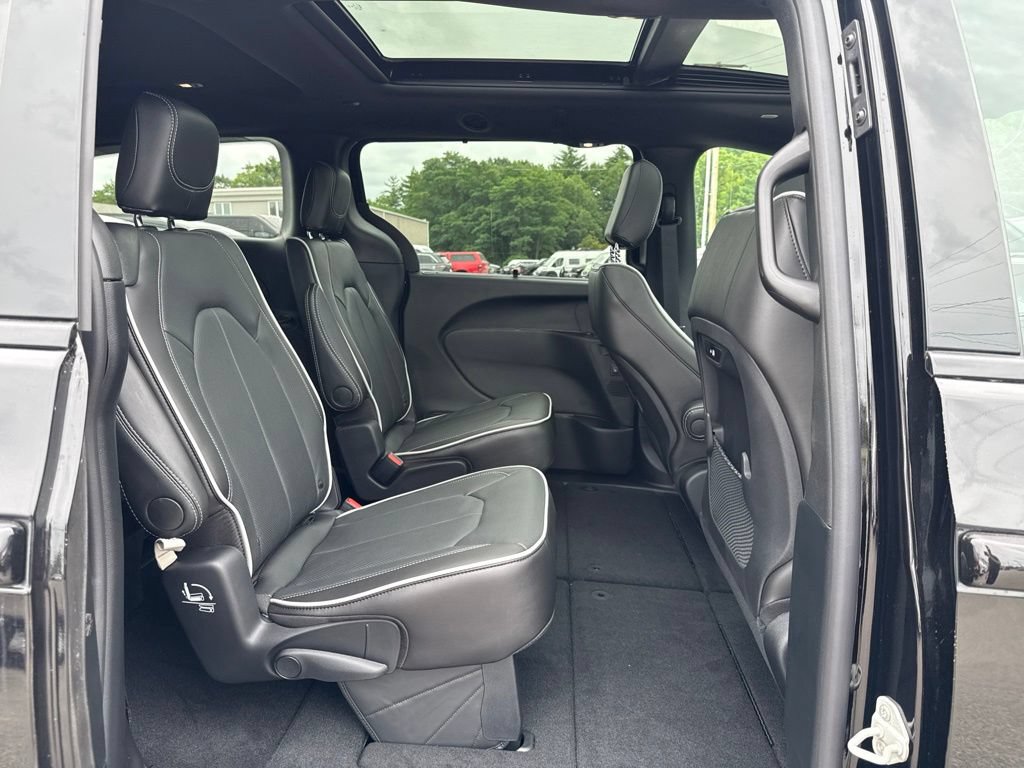 New 2027 Chrysler Pacifica Limited AWD/4WD image 25