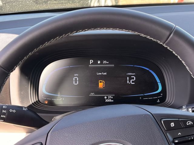 Used 2025 Hyundai Venue SEL image 18