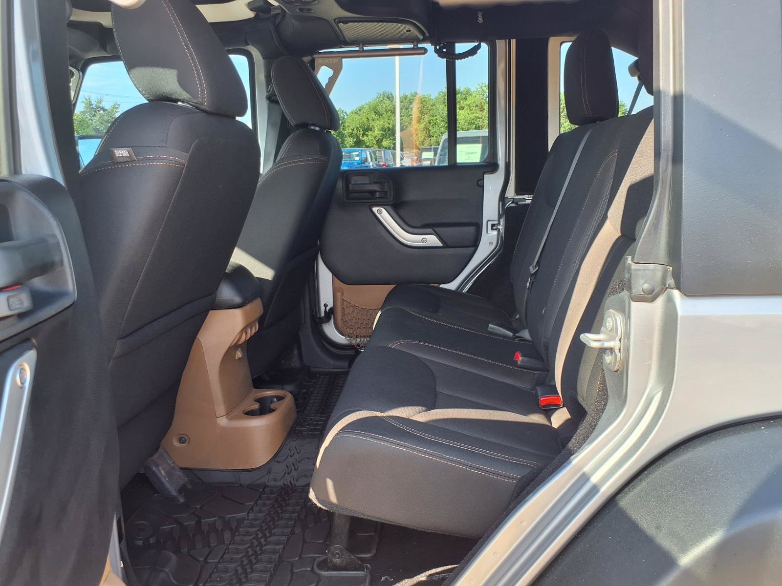 Used 2015 Jeep Wrangler Unlimited Rubicon w/ Max Tow Package AWD/4WD image 11