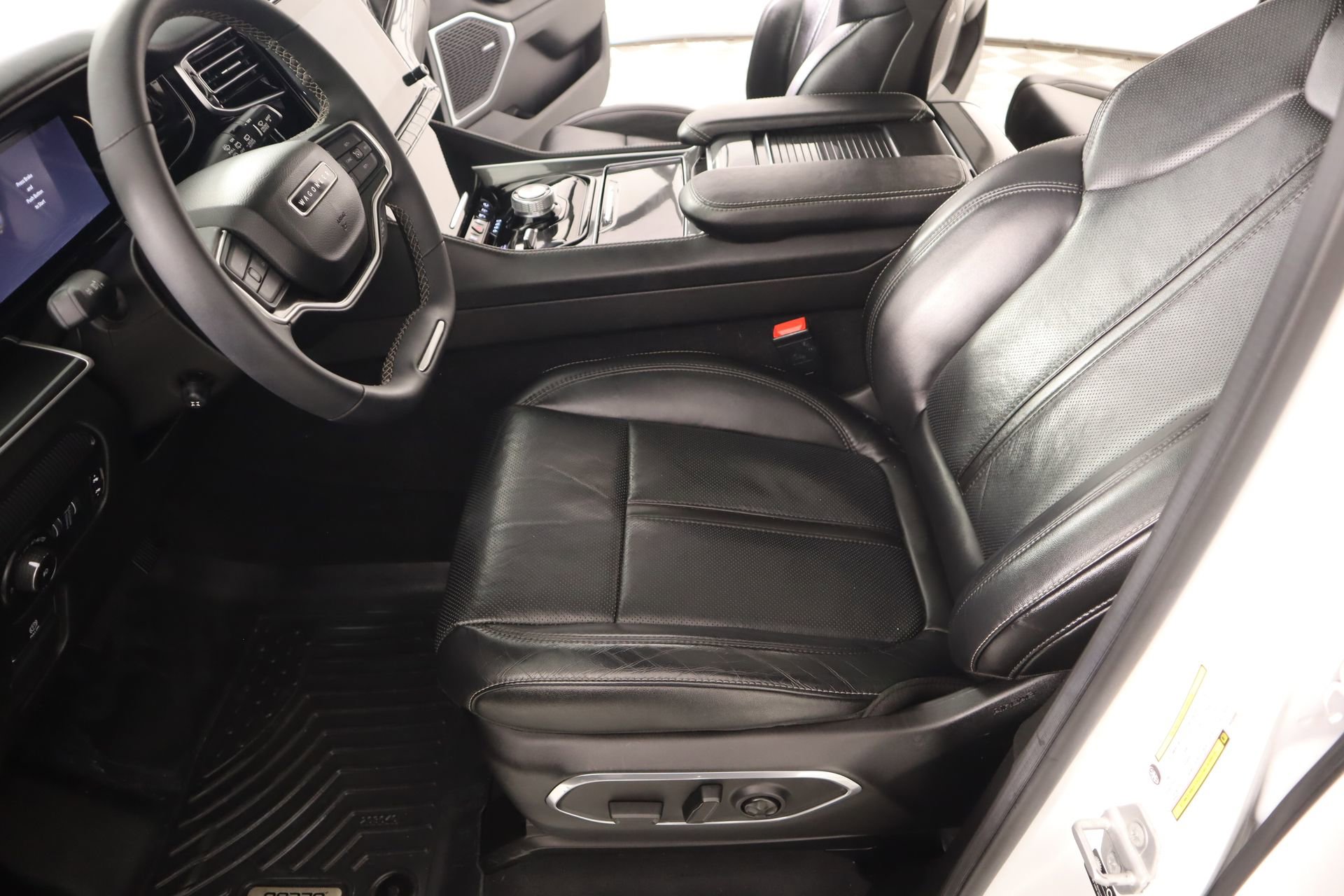 Used 2023 Jeep Wagoneer 4WD w/ Premium Group I image 12