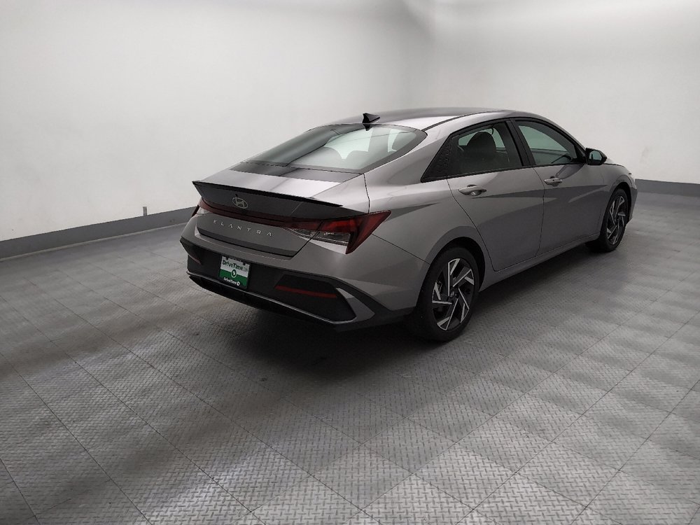 Used 2025 Hyundai Elantra Sport FWD image 9