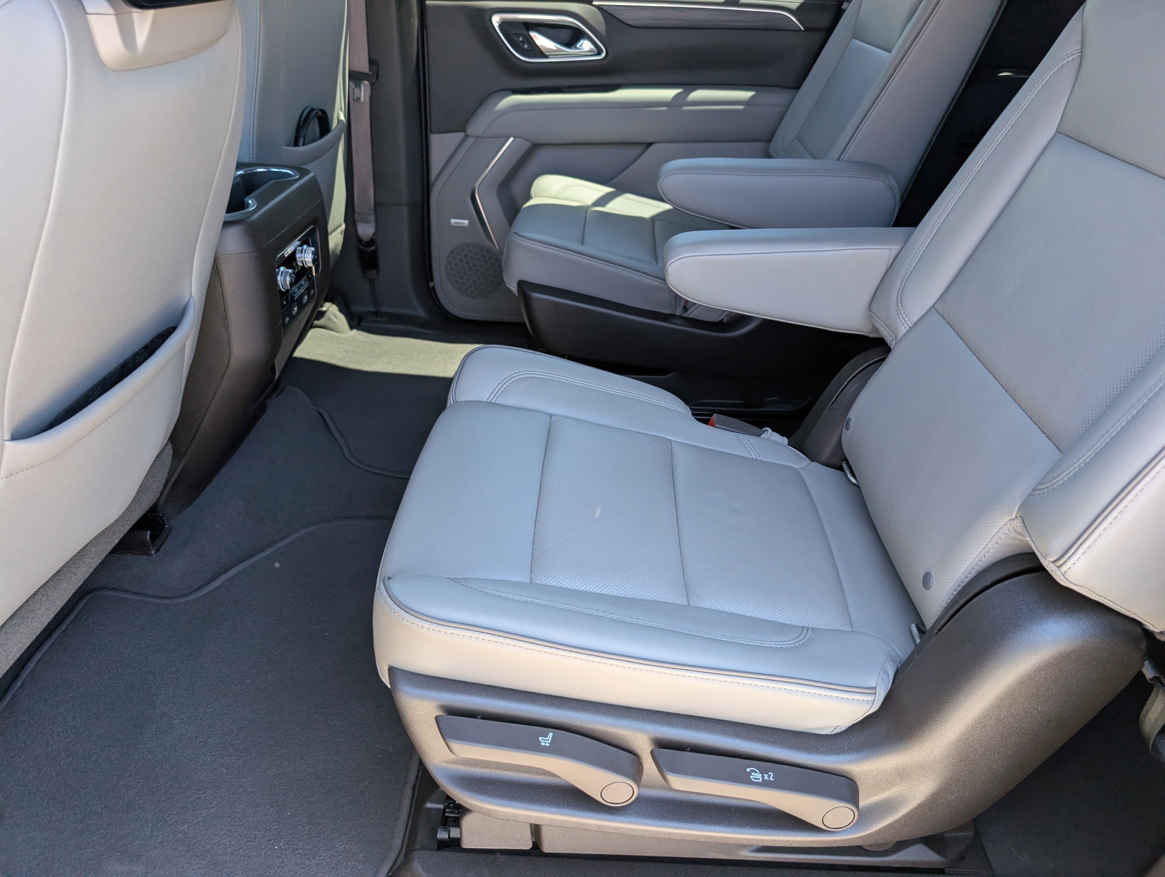 Used 2021 GMC Yukon XL SLT w/ SLT Premium Package image 11