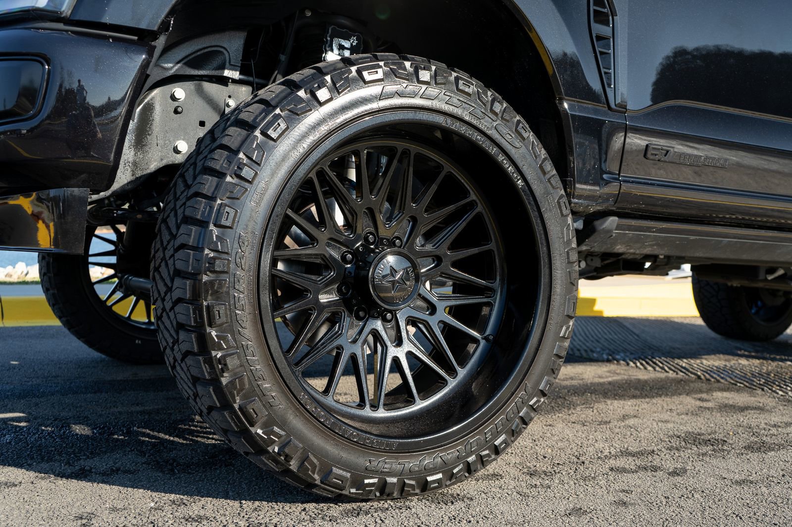 Used 2025 Ford F250 Platinum w/ Platinum Plus Package image 13