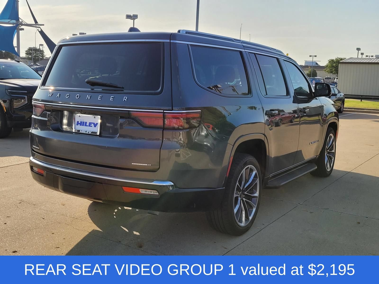 Used 2022 Jeep Wagoneer Series II w/ Premium Group I AWD/4WD image 4