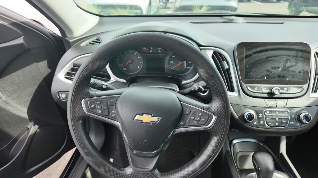 Used 2025 Chevrolet Malibu LT image 3