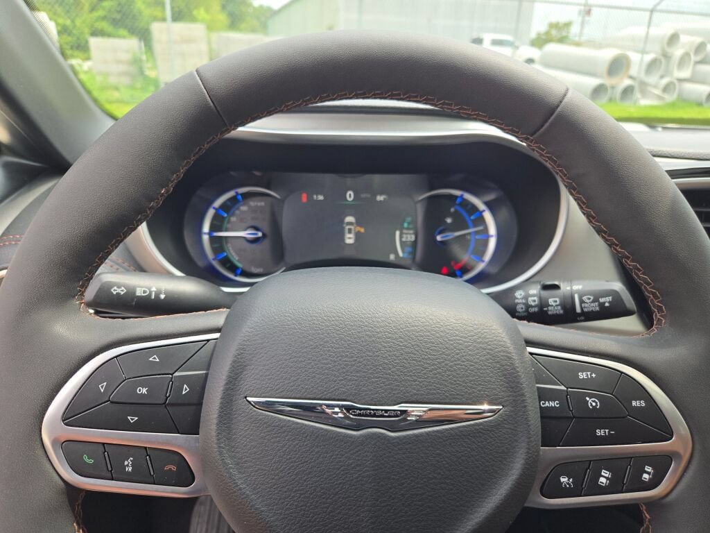 Certified 2024 Chrysler Pacifica Pinnacle FWD image 31