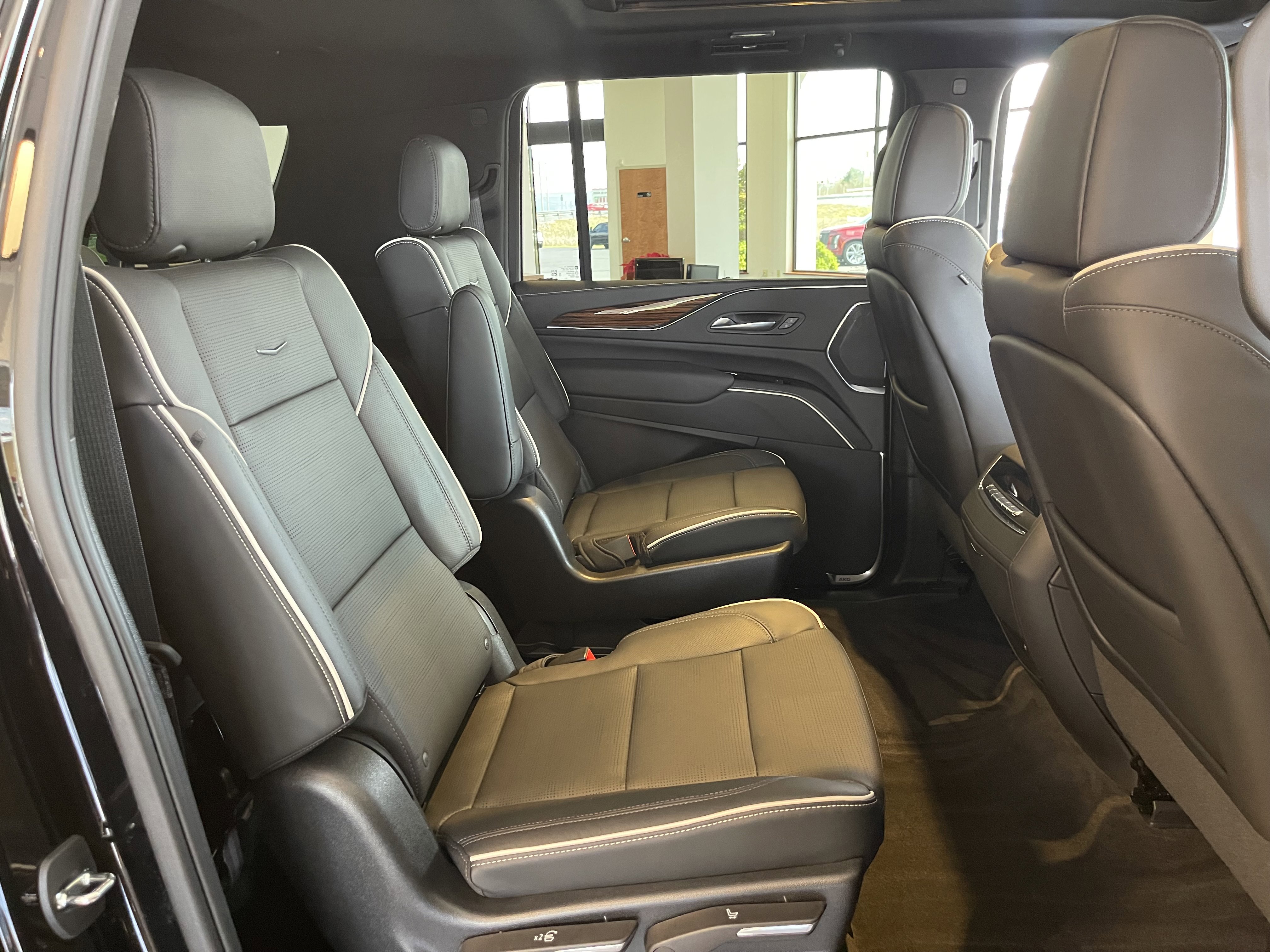 Certified 2023 Cadillac Escalade ESV Premium Luxury w/ LPO, Radiant Package image 23