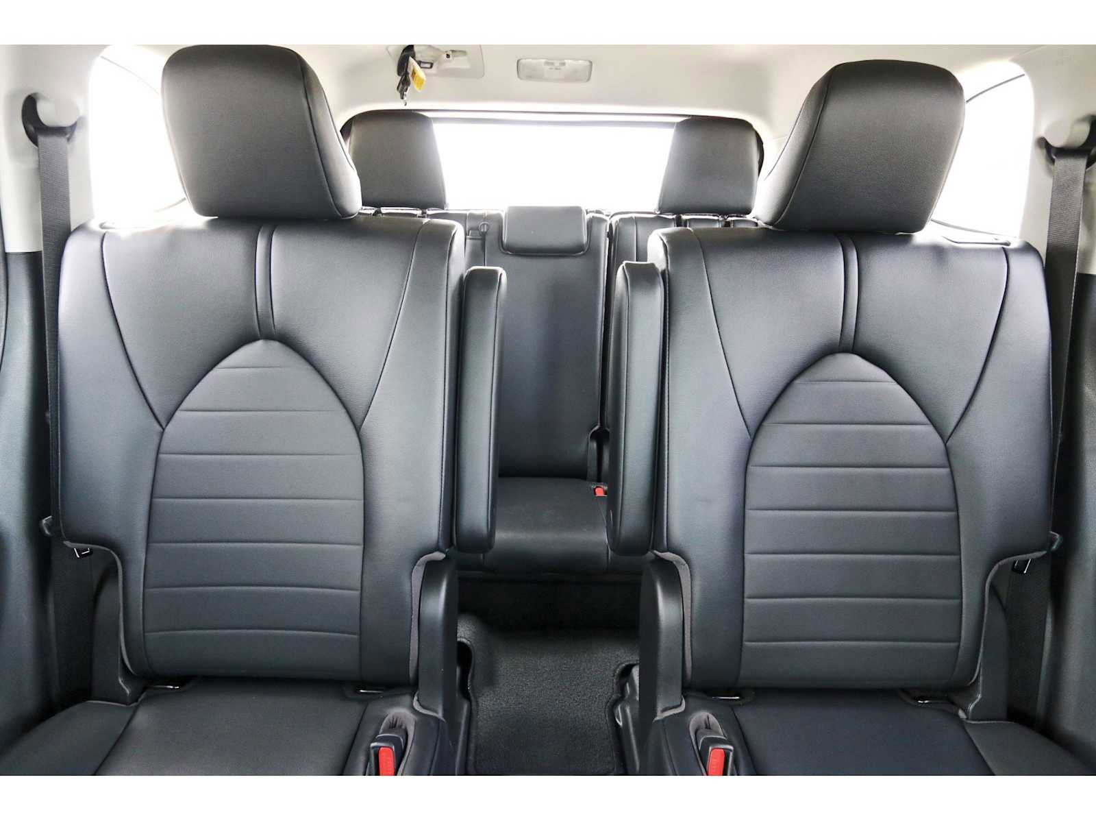 Used 2023 Toyota Highlander XLE image 11