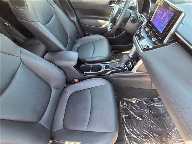 Used 2024 Toyota Corolla Cross XLE FWD image 19