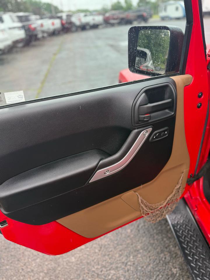 Used 2016 Jeep Wrangler Unlimited Sahara AWD/4WD image 9